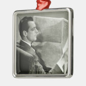 Geschäftsmann, der die Zeitung liest Ornament Aus Metall (Links)