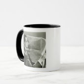 Geschäftsmann, der die Zeitung liest Tasse (Vorderseite Links)