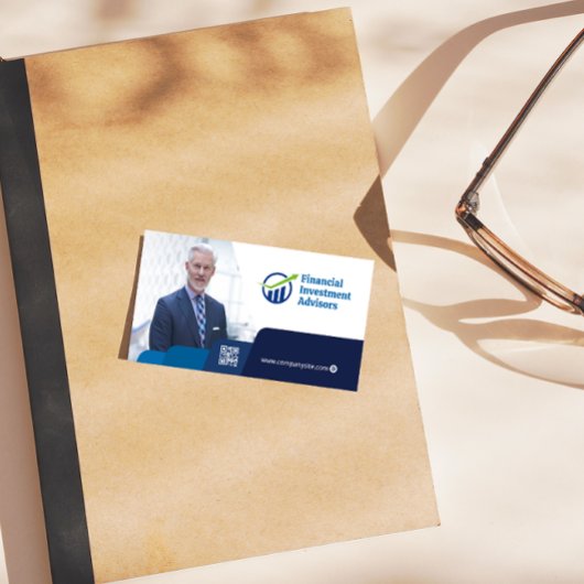 Geschäftsmann im Büro | Unternehmen | QR-Code Visitenkarte