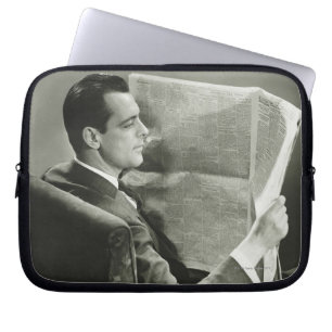 Geschäftsmann liest die Zeitung Laptopschutzhülle