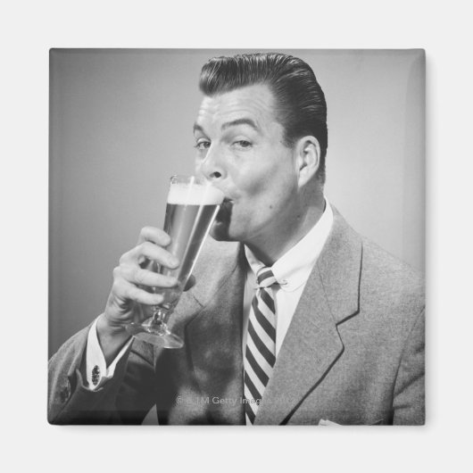 Geschäftsmann trinkt Bier Magnet (Vorne)