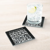 Geschäftsname plus QR-Code auf einem Glasuntersetzer (Schrägansicht)
