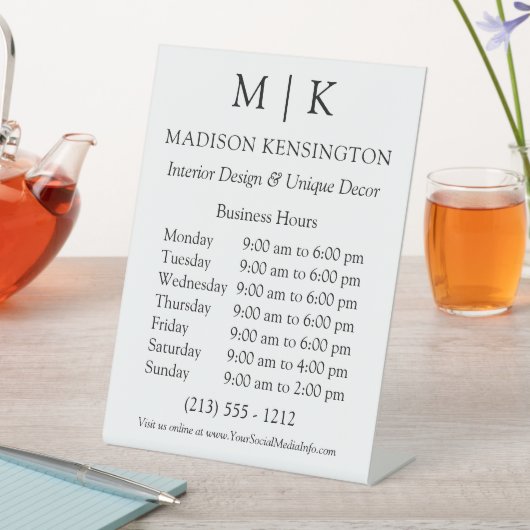 Geschäftszeiten für Monogramme oder Logos hinzufüg Sockelschild (In Situ)
