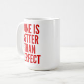 Geschehen ist besser als perfekt kaffeetasse (Vorderseite Links)