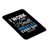 Geschenk für Krankenschwester | Ich arbeite mit kl Magnet (Rechte Seite)