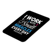 Geschenk für Krankenschwester | Ich arbeite mit kl Magnet (Linke Seite)