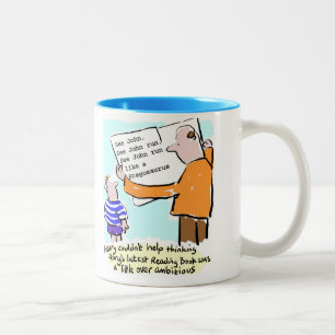 Geschenk für Lehrer. Das Lesebuch des Kindes ist z Zweifarbige Tasse