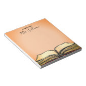 Geschenk für Lehrer im offenen Buch Notizblock (angewinkelt)