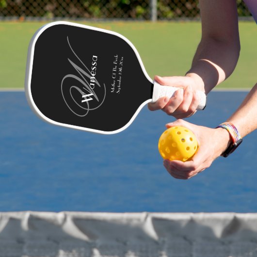 Geschenk für Mutter von Bride Monogram Chic Skript Pickleball Schläger (InSitu)