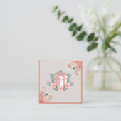 Geschenk mit floraler Verpackung, pinkgrün Quadratische Visitenkarte (Stehend Vorderseite)