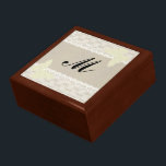 Geschenkboxen für Bruch- und Spitzen-Monogramm<br><div class="desc">Wie kann man dieses Geschenk besser präsentieren, als es in eine originelle Geschenkboxen aus Holz zu geben, die an sich ein einzigartiges und praktisches Geschenk ist. Fügen Sie diese Uhr, Schmuck, Schlüssel zum neuen Auto hinzu, was auch immer. Ein Geschenk in einem Geschenk - für eine besondere Überraschung. Die aus...</div>