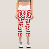 Geschenkboxen und Weihnachtsbaummuster Capri Leggings (Vorderseite)