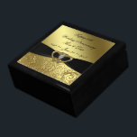 Geschenkboxen zum 50. Hochzeitstag<br><div class="desc">Ein Digitalbcon-Bilderdesign mit einem Black Satin Ribbon und Gold Glitzer Blühe Frame-Thema mit einer Vielzahl von individuellen Bildern, Formen, Mustern, Stilen und Schriftart in dieser einzigartigen "Golden Wedding Anniversary"-Geschenkboxen. Dieses elegante und attraktive Design kommt mit individualisierbarem Foto-Bild und Textschrift auf der Vorderseite und wird Ihnen mit Sicherheit jahrelangen Genuss beim...</div>