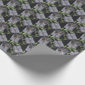 Geschenke, grüne Blätter, dunkler Hintergrund. Chr Geschenkpapier (Ecke)