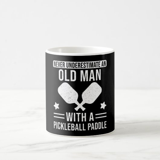 Geschenke von Pickleball unterschätzen niemals ein Kaffeetasse (Mittel)