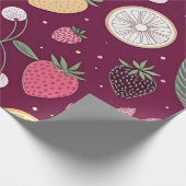 Geschenkpapier – Deep Plum Fruit Muster von JoyCry (Ecke)