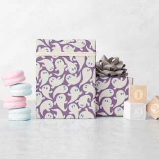 Geschenkpapier für Halloween mit Geistermuster