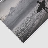 Geschenkpapier mit Surfer durch Ozean Seidenpapier (Ausschnitt)