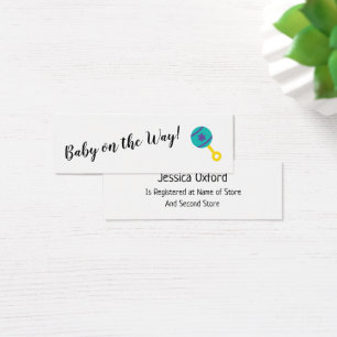 Geschenkregistrierungsdetails mit Baby-Rassel-Hand