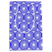 Geschenktasche - Blaue Beulen in konzentrischen Kr Mittlere Geschenktüte (Vorderseite)