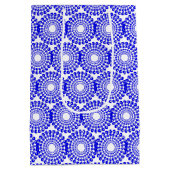 Geschenktasche - Blaue Beulen in konzentrischen Kr Mittlere Geschenktüte (Rückseite)