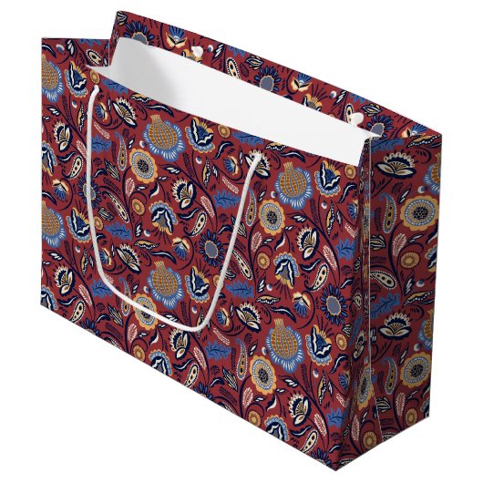 Geschenktasche - Boho Bold Floral Red Große Geschenktüte (Vorderseite Schrägansicht)