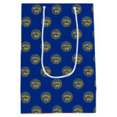 Geschenktasche mit der Flagge von Nebraska, USA Mittlere Geschenktüte (Rückseite)