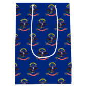 Geschenktasche mit der Flagge von North Dakota, US Mittlere Geschenktüte (Rückseite)