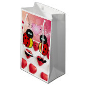 Geschenktasche Valentine's Ladybug Kleine Geschenktüte (Vorderseite Schrägansicht)