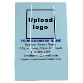 Geschenktüte mit der Markenbezeichnung Light Blue  (Rückseite)