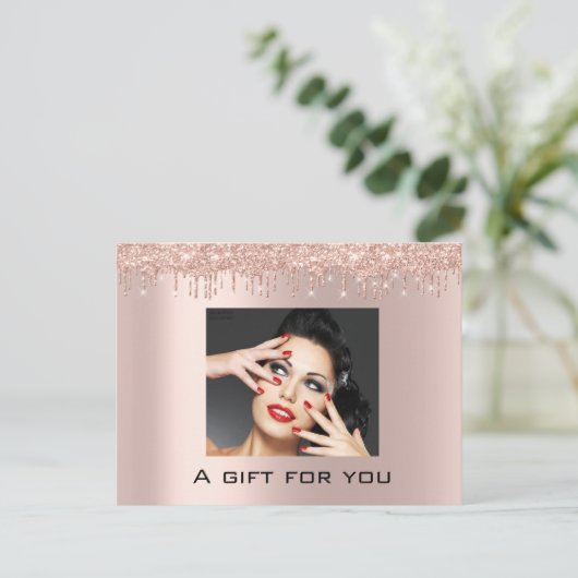 Geschenkzertifikat Feiertage Schönheit Rose Tropfe Postkarte (Stehend Vorderseite)