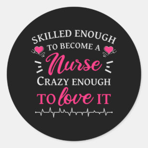 Geschickt genug, um eine Krankenschwester verrück Runder Aufkleber