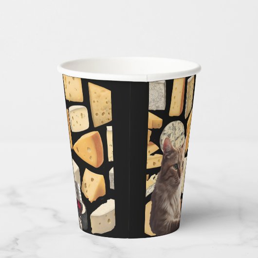 Geschirr aus Party und Wein, Geschirr aus Papier, Pappbecher (Rechts)