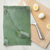 Geschirrtuch Wassertropfen auf grau-grünem Blatt (Viertel Falte)