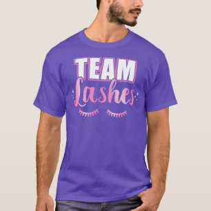 Geschlecht offenbart Teammädchen Lashes, die mit d T-Shirt
