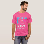 Geschlechtsspezifische Stiefel oder Bogen, die auf T-Shirt (Vorne ganz)