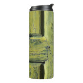 Geschlossene braune Holztür mit 2 Paneelen Thermosbecher (Nach links gedreht)