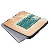 Geschlossene grüne Holztür Laptopschutzhülle (Vorne Knopf)