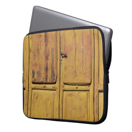 Geschlossener Holzschrank Laptopschutzhülle (Vorderseite Links)