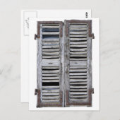 Geschlossenes Fenster mit alten Holzfenstern Postkarte (Vorne/Hinten)