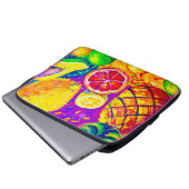 Geschmackvolle Fruchtsalat. Jetzt kaufen Laptopschutzhülle (Vorne Knopf)