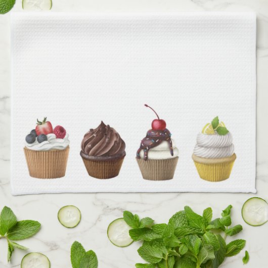 Geschmackvolle Muffins mit Creme und Beeren Geschirrtuch (Gefaltet)