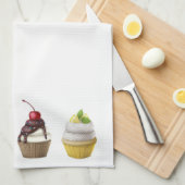 Geschmackvolle Muffins mit Creme und Beeren Geschirrtuch (Viertel Falte)