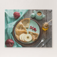 Geschmackvolle rustikale Frühstückskrepes Äpfel Ho