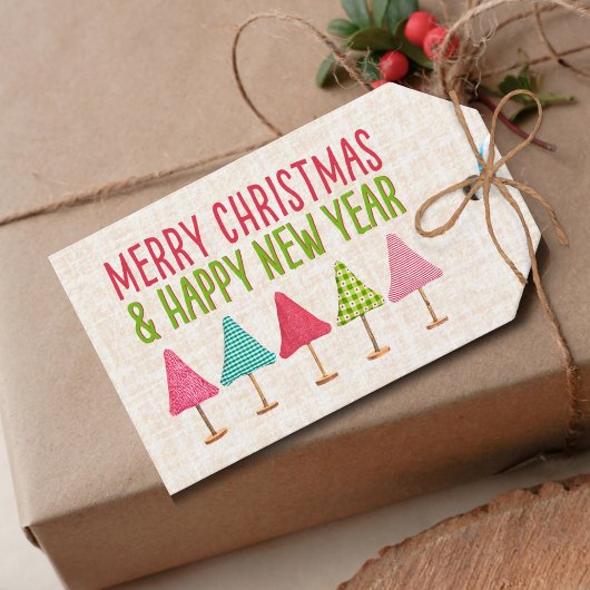 Geschmückte Weihnachtsbäume, rosa rote grüne Leine Geschenkanhänger