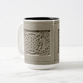 Geschnitzte Steinbeschaffenheitceltic-Knoten Zweifarbige Tasse (Vorderseite Links)