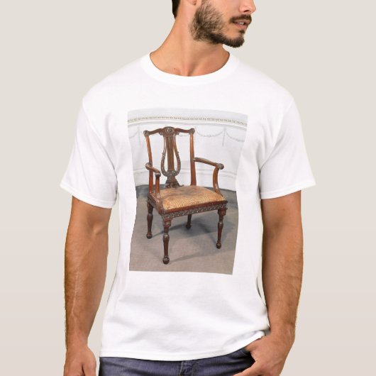 Geschnitzter Lyre-zurückstuhl, vorbei geliefert T-Shirt (Vorderseite)