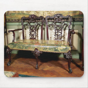Geschnitztes Sofa, mit dem Tapisseriesitz, ähnlic Mousepad