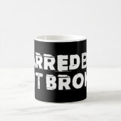 Geschrammte aber nicht gebrochene schwarzer kaffeetasse (Mittel)