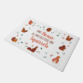 Geschützt von Eichhörnchen lustig Fußmatte (Schrägansicht)